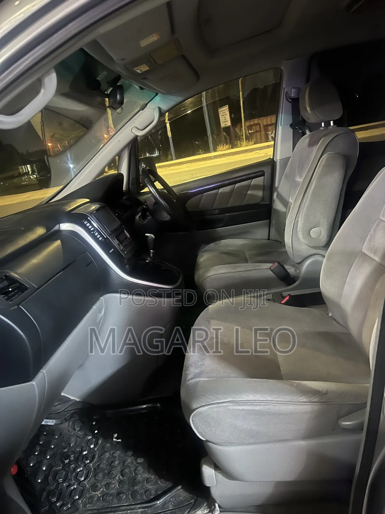 Toyota Alphard 2.4 Petrol FWD 2004 Beige