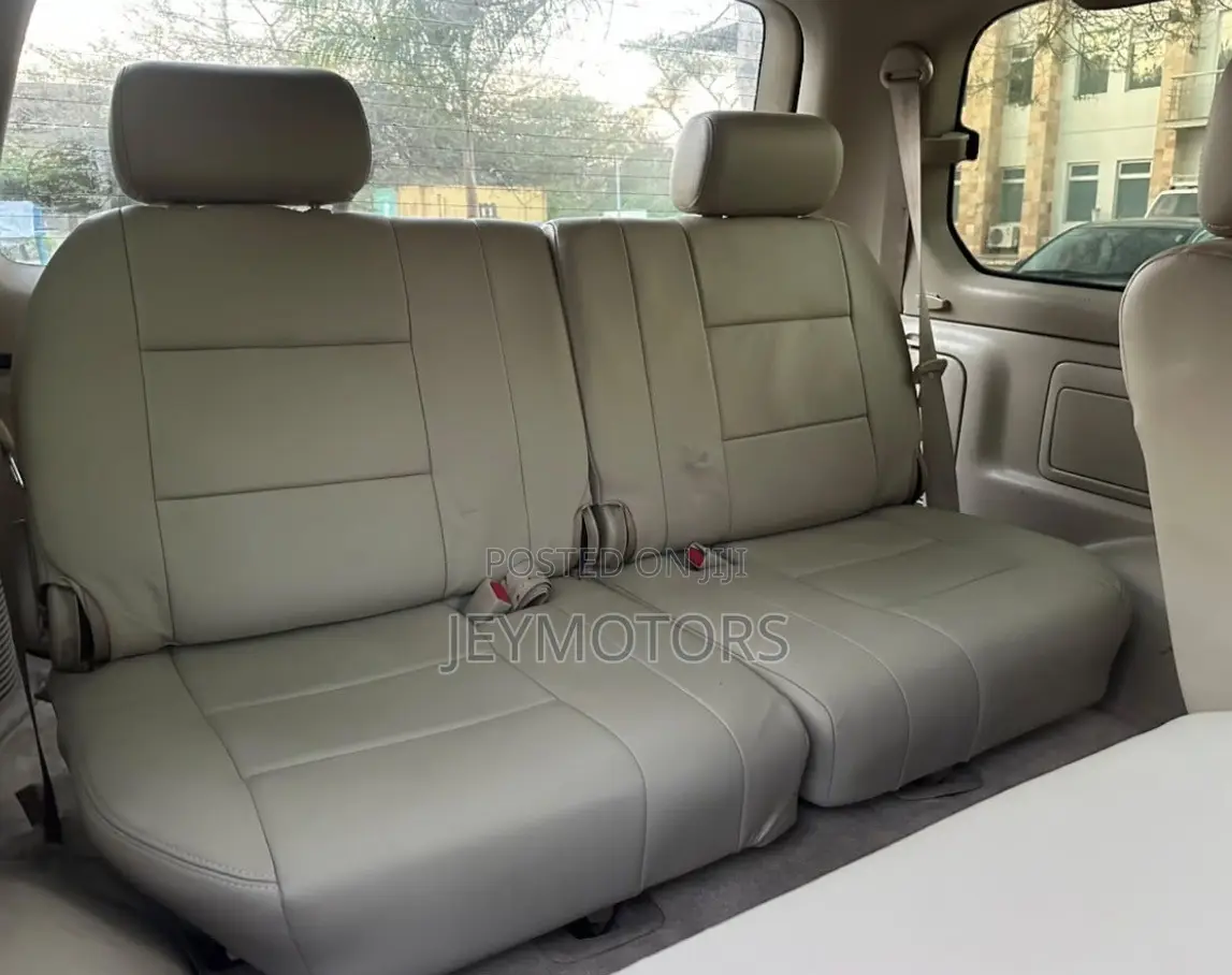 Toyota Land Cruiser 2006 Gray