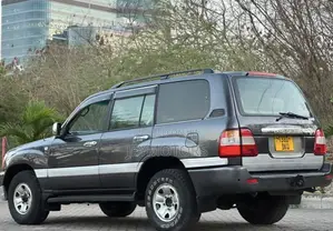 Toyota Land Cruiser 2006 Gray