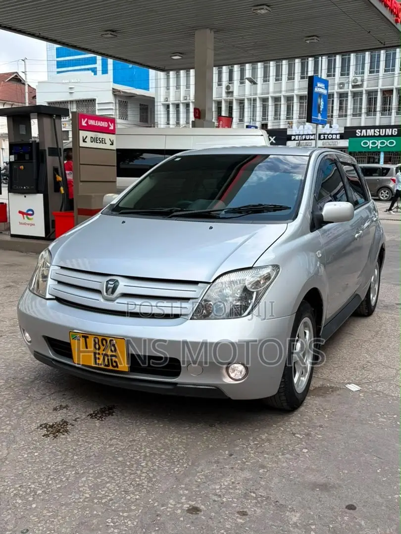 Toyota IST 2004 Silver