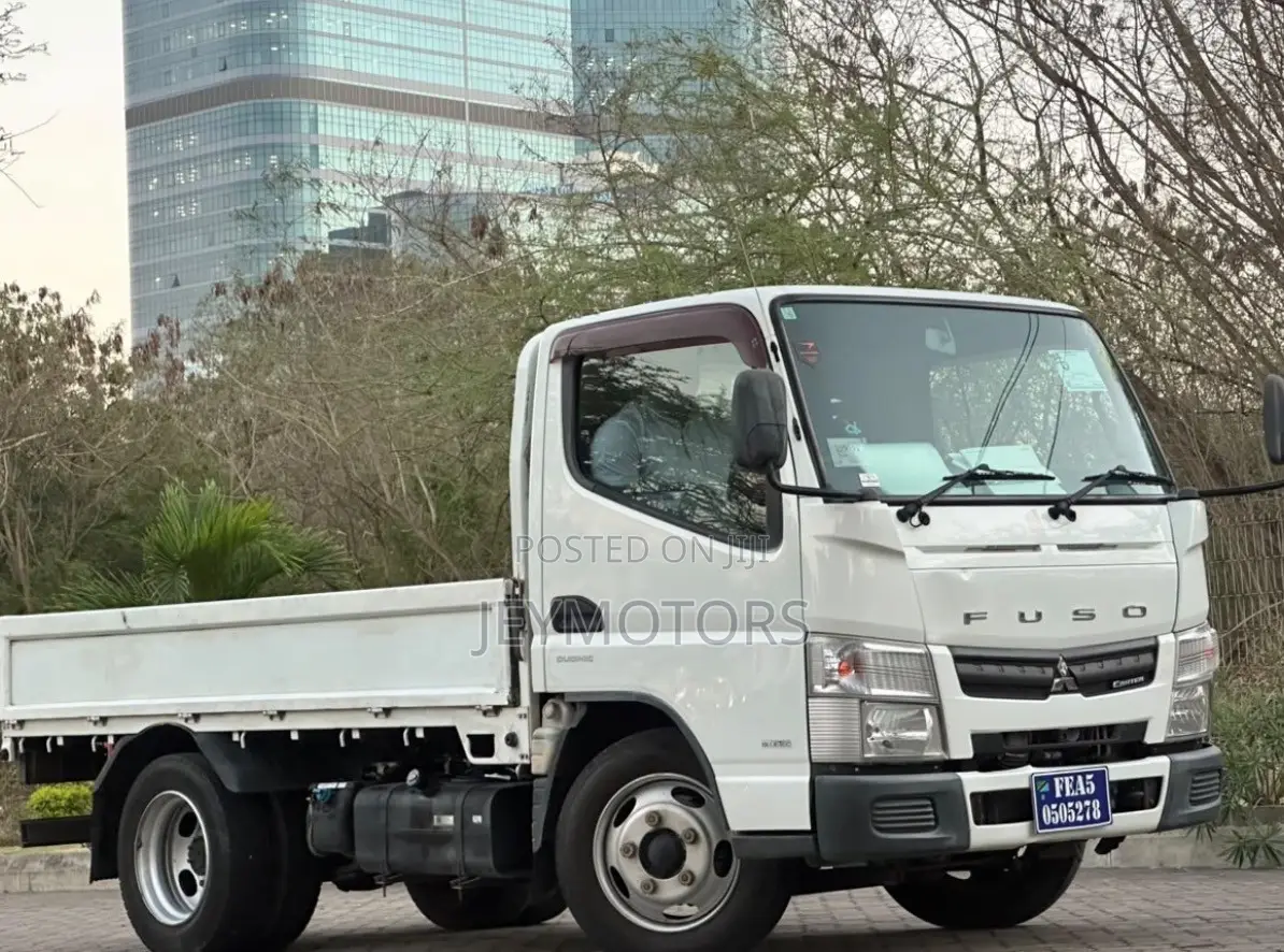 Mitsubishi Canter 2012 White