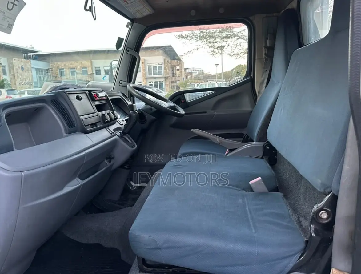 Mitsubishi Canter 2012 White