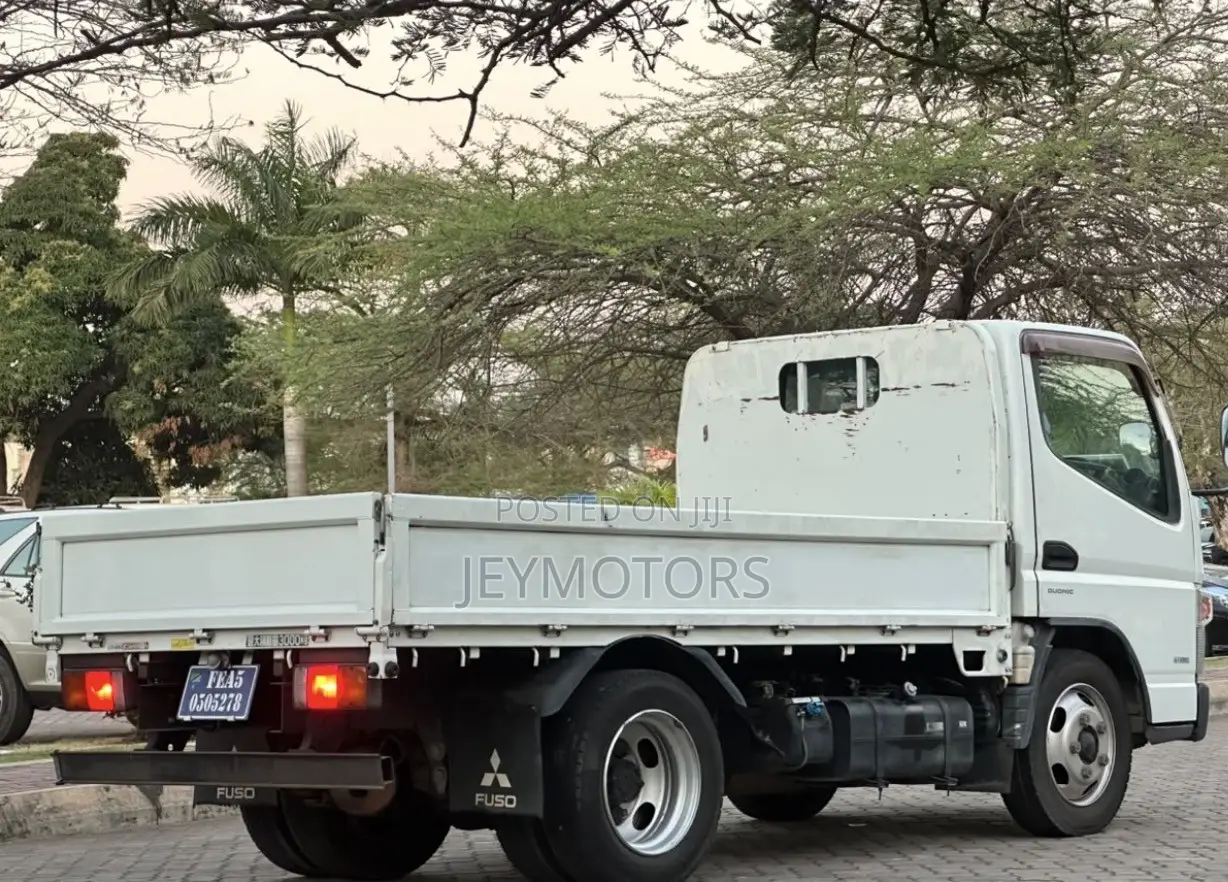 Mitsubishi Canter 2012 White