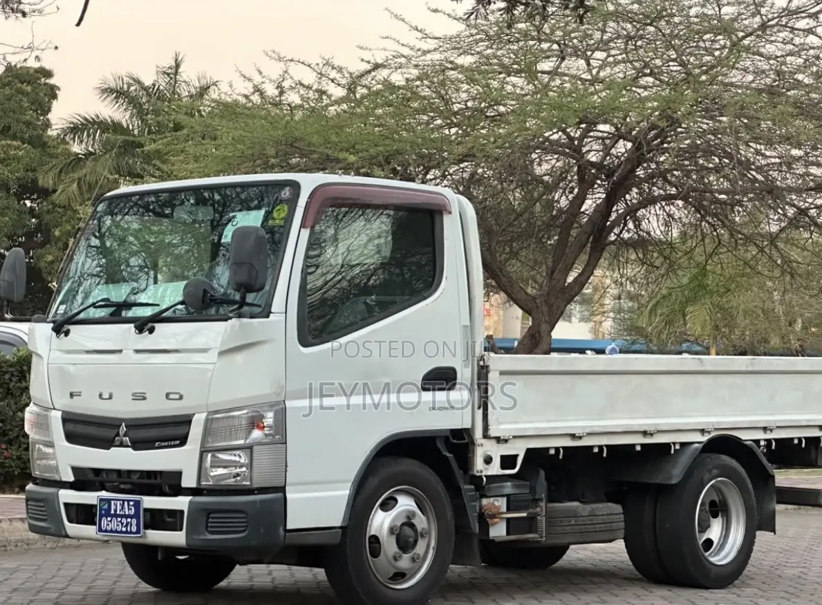 Mitsubishi Canter 2012 White