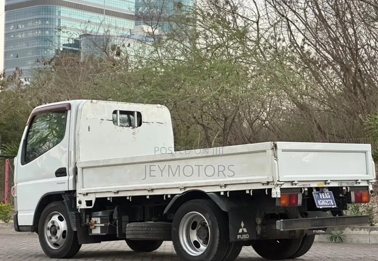 Mitsubishi Canter 2012 White