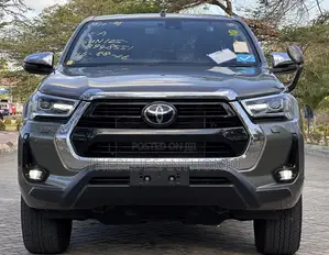 Toyota Hilux 2021 Burgundy