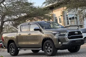 Toyota Hilux 2021 Burgundy