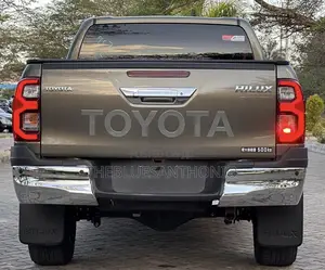 Toyota Hilux 2021 Burgundy