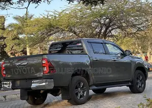 Toyota Hilux 2021 Burgundy