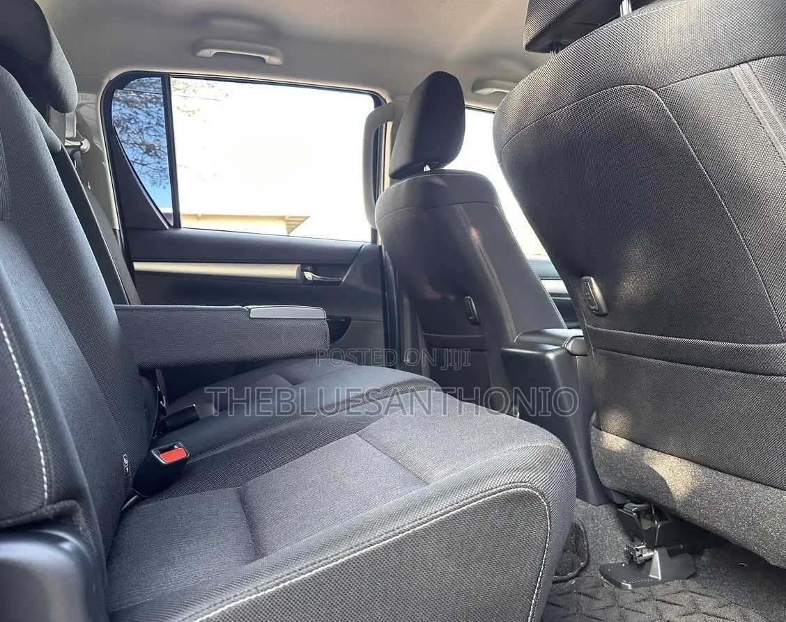 Toyota Hilux 2021 Burgundy