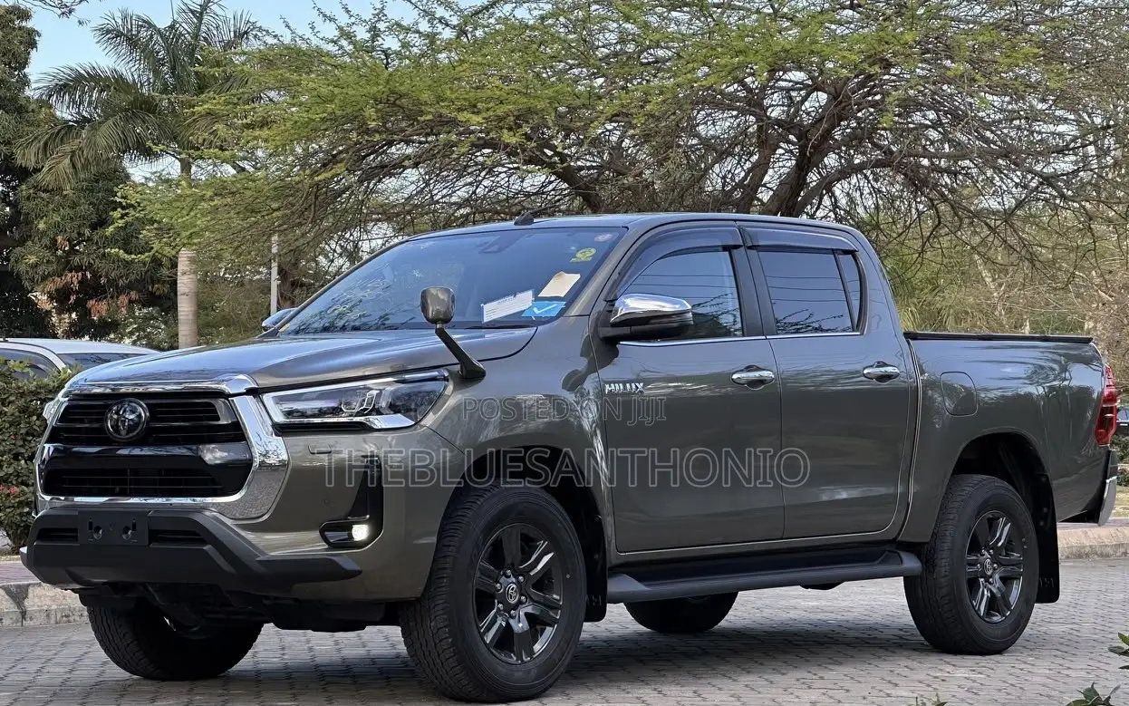 Toyota Hilux 2021 Burgundy