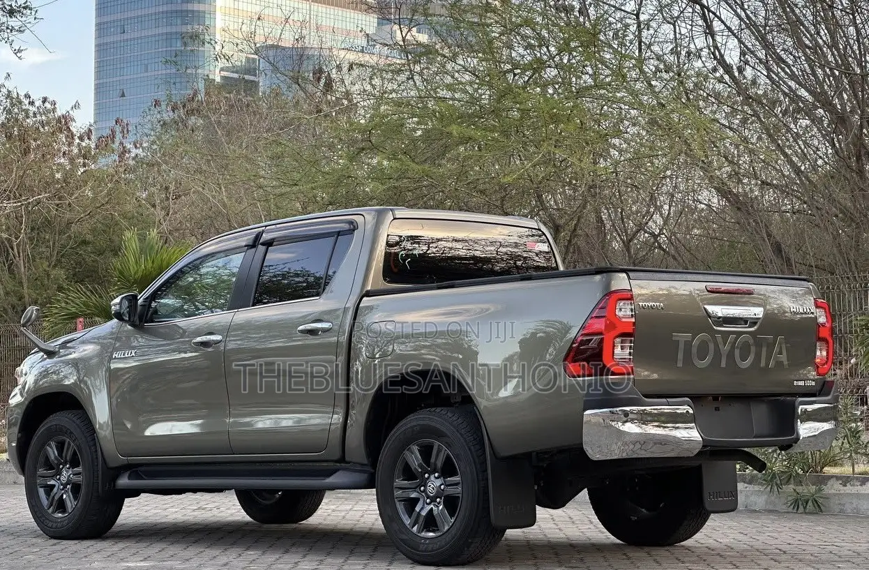 Toyota Hilux 2021 Burgundy