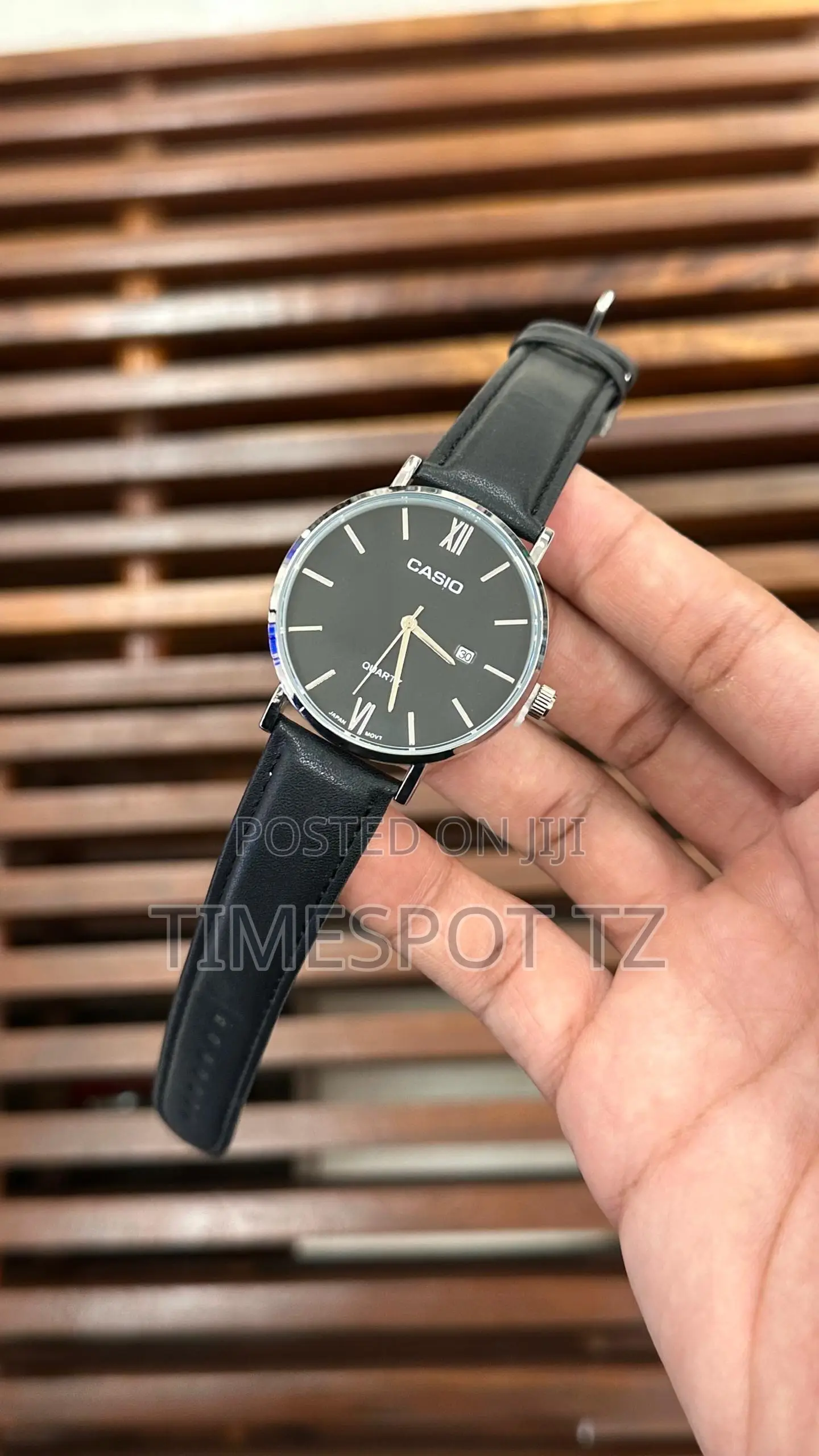 Casual Watch With Sleek Design
