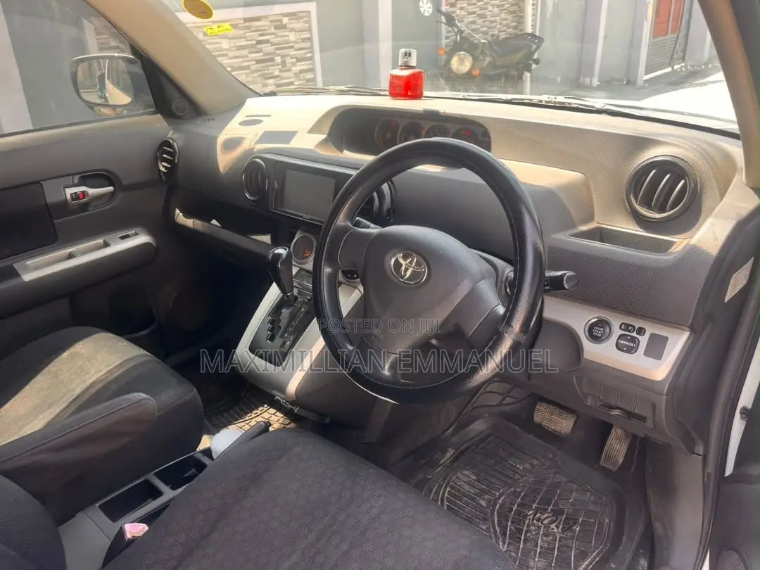 Toyota Corolla Rumion 2008 White