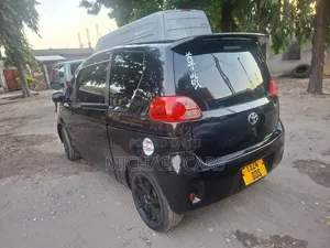 Toyota Porte 2005 Black