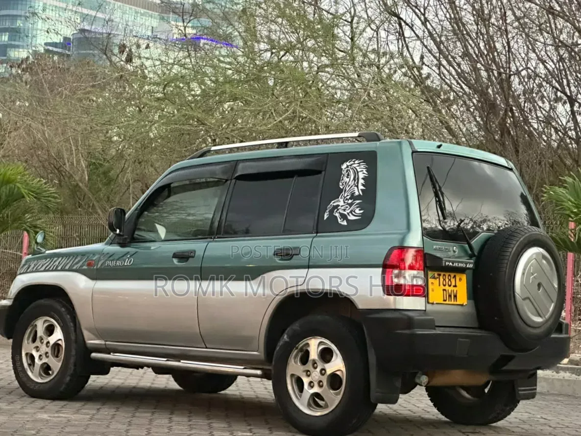 Mitsubishi Pajero 2005 White