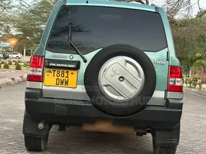 Mitsubishi Pajero 2005 White