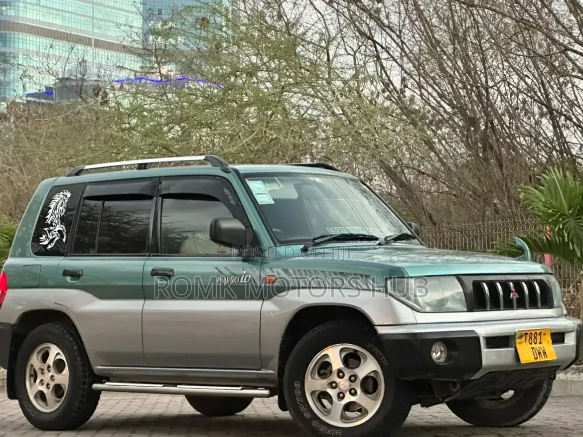 Mitsubishi Pajero 2005 White
