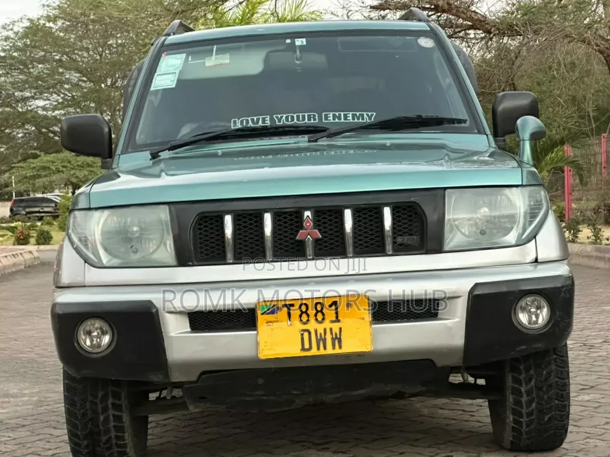 Mitsubishi Pajero 2005 White