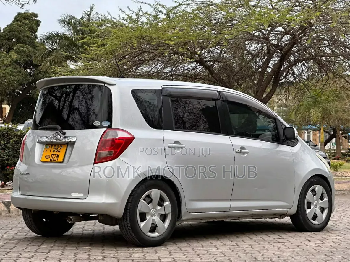 Toyota Ractis 2007 Silver