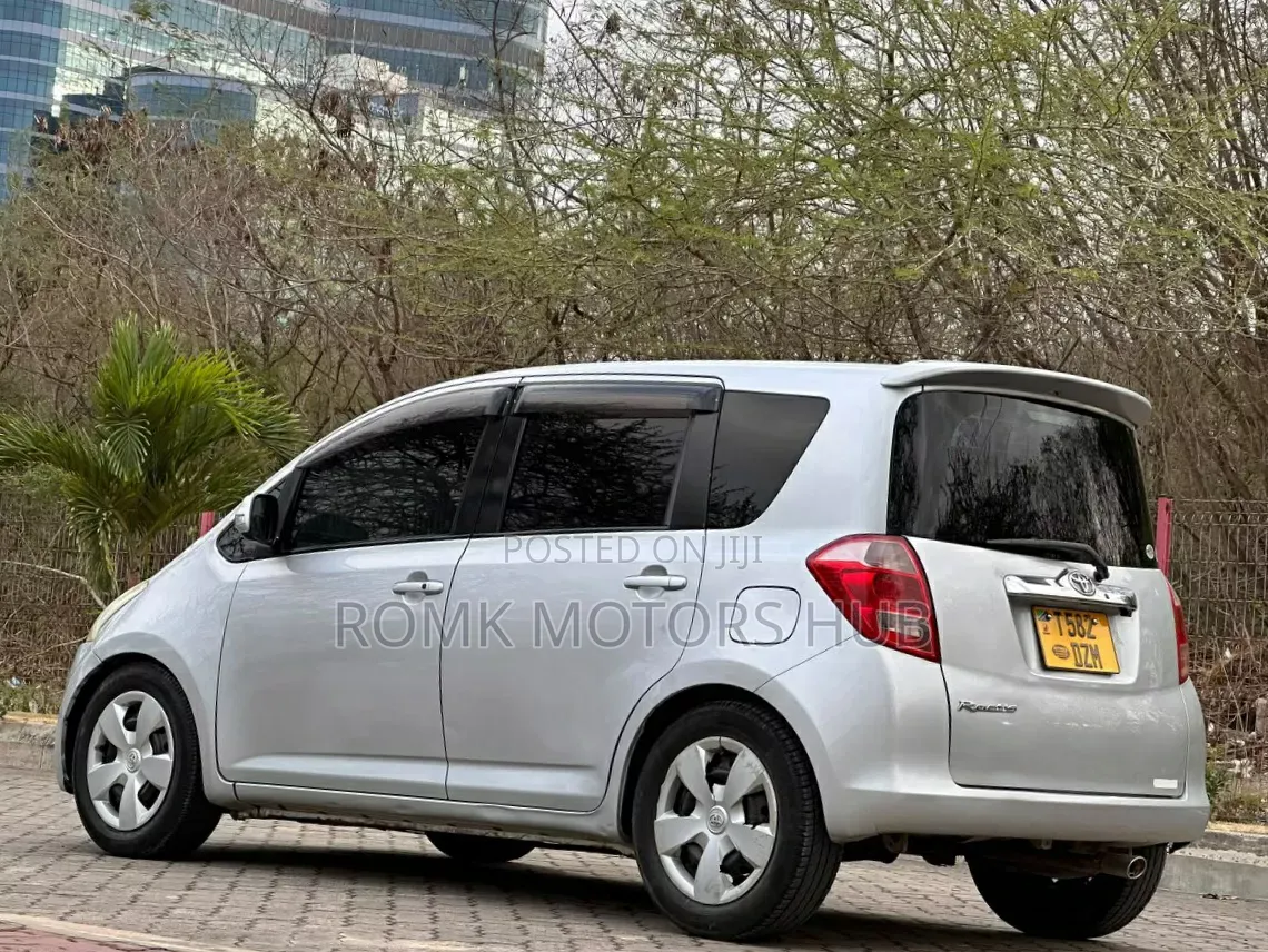 Toyota Ractis 2007 Silver