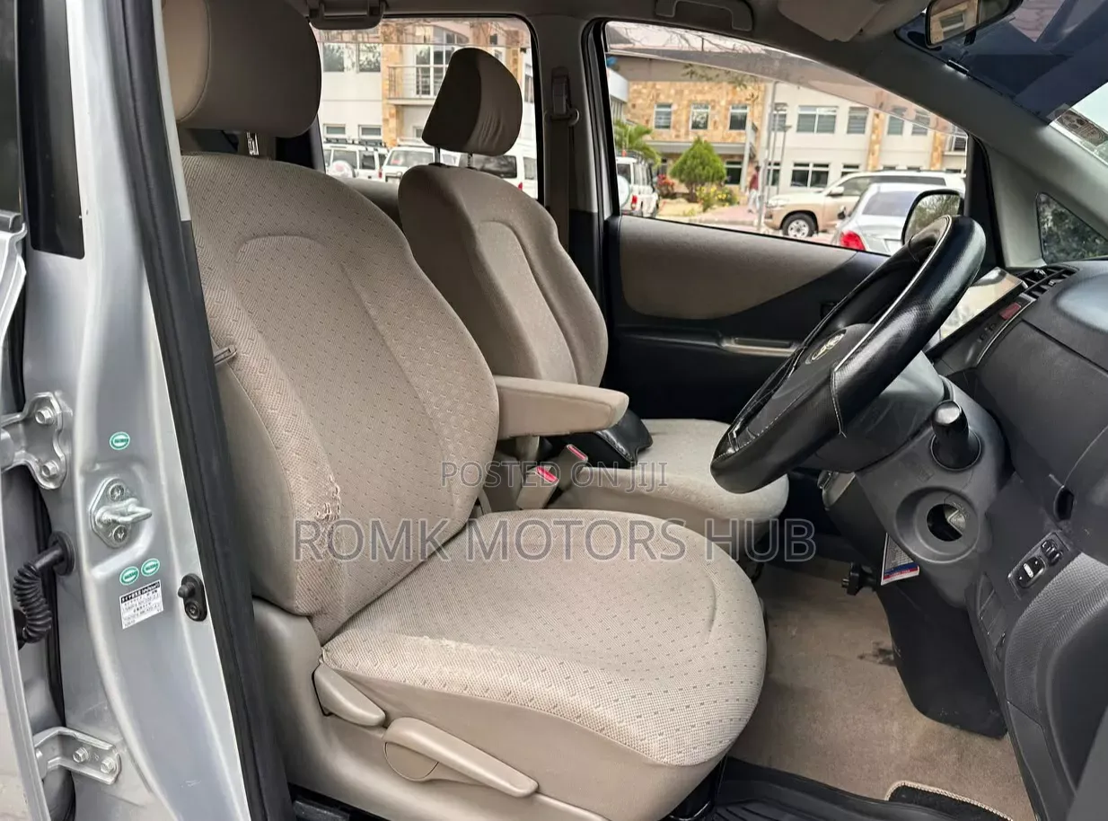 Toyota Ractis 2007 Silver
