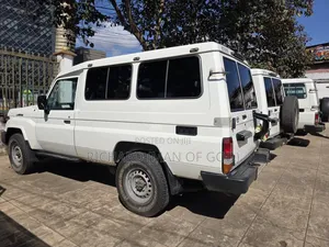 Toyota Land Cruiser 2015 White