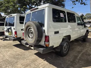 Toyota Land Cruiser 2015 White