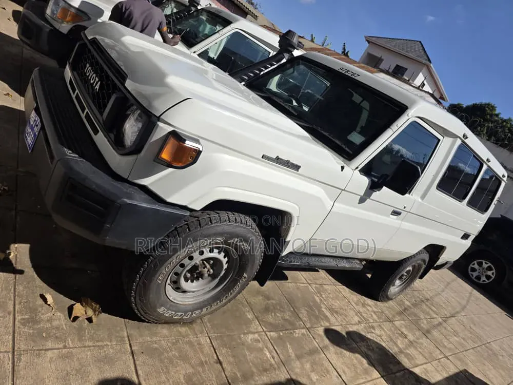 Toyota Land Cruiser 2015 White