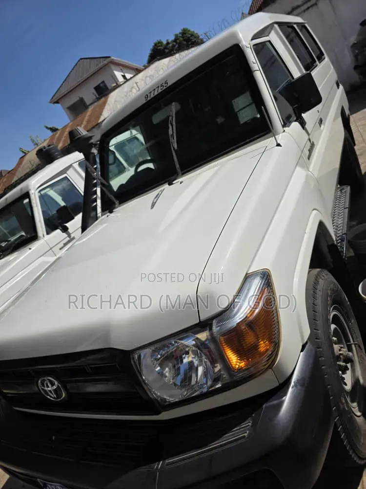 Toyota Land Cruiser 2015 White