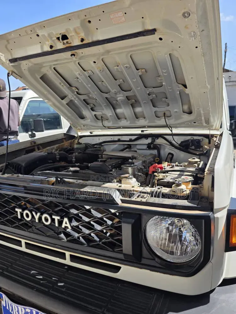 Toyota Land Cruiser 2015 White