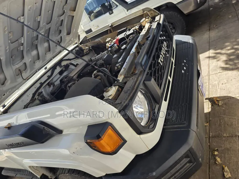 Toyota Land Cruiser 2015 White