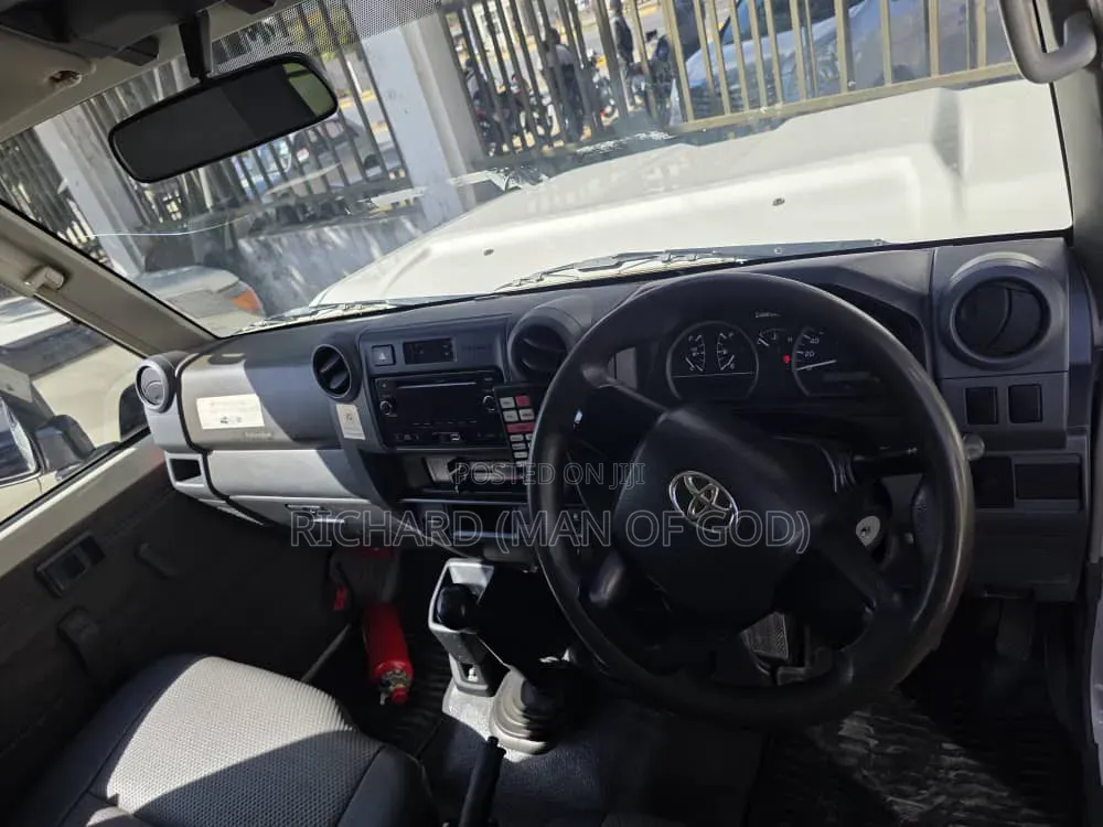 Toyota Land Cruiser 2015 White