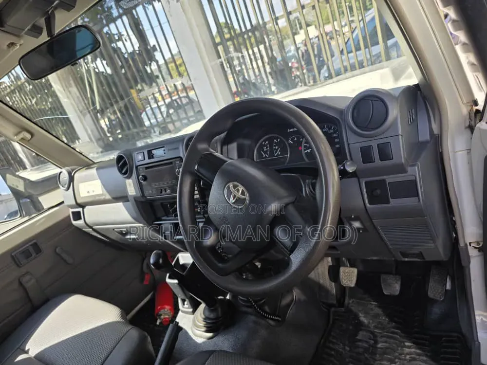 Toyota Land Cruiser 2015 White