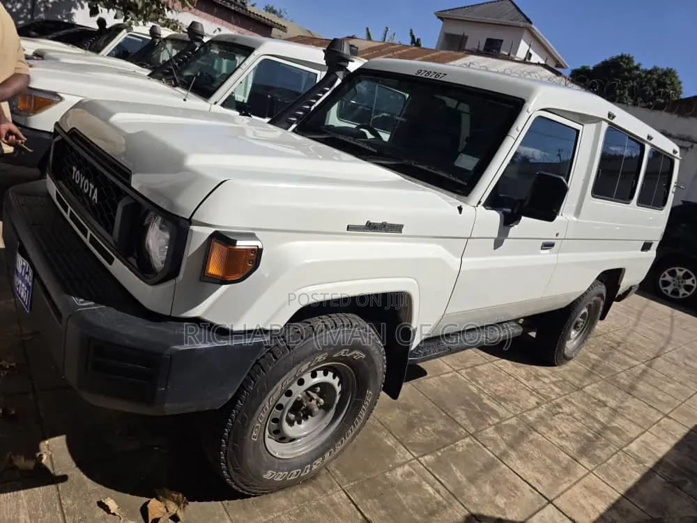 Toyota Land Cruiser 2015 White