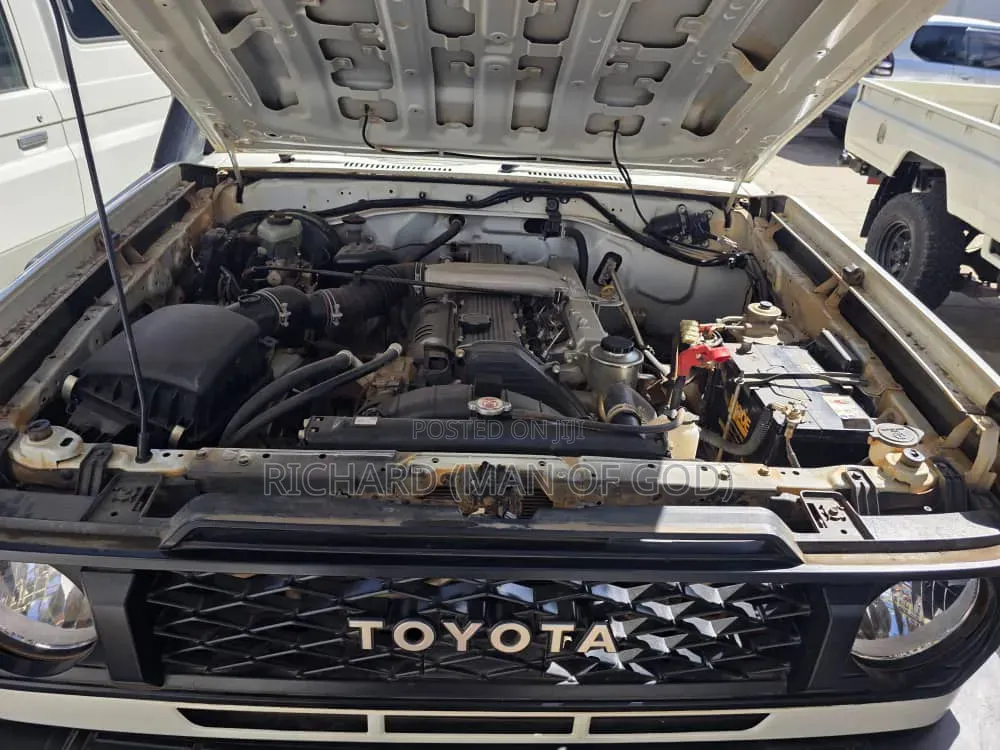 Toyota Land Cruiser 2015 White