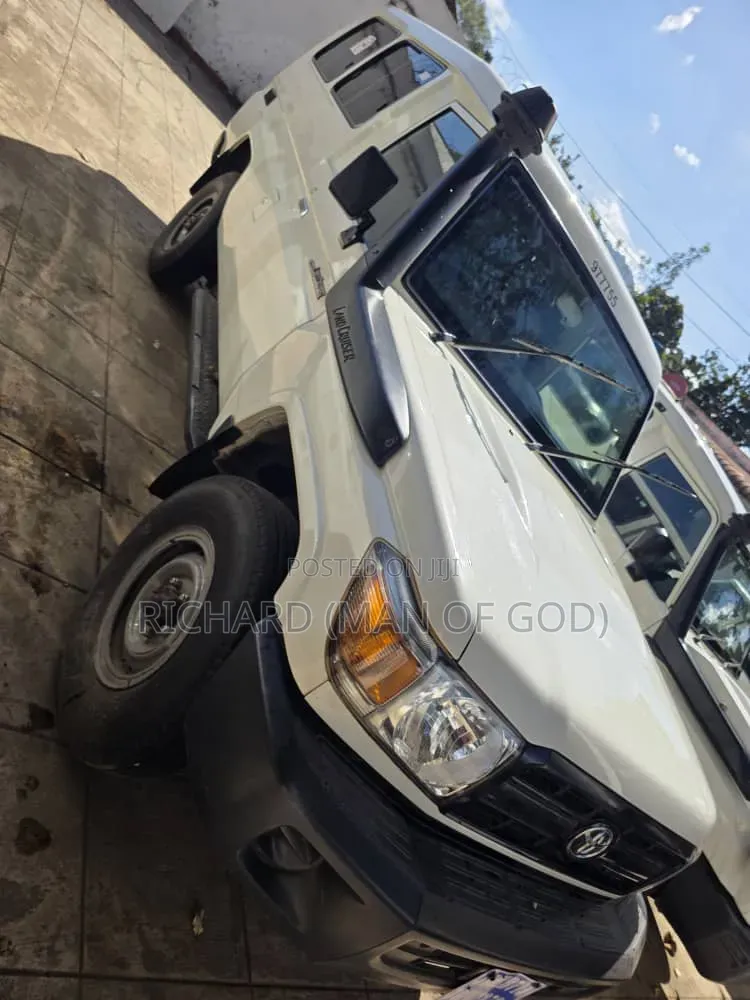 Toyota Land Cruiser 2015 White