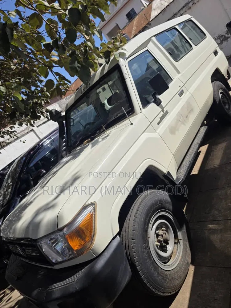 Toyota Land Cruiser 2015 White