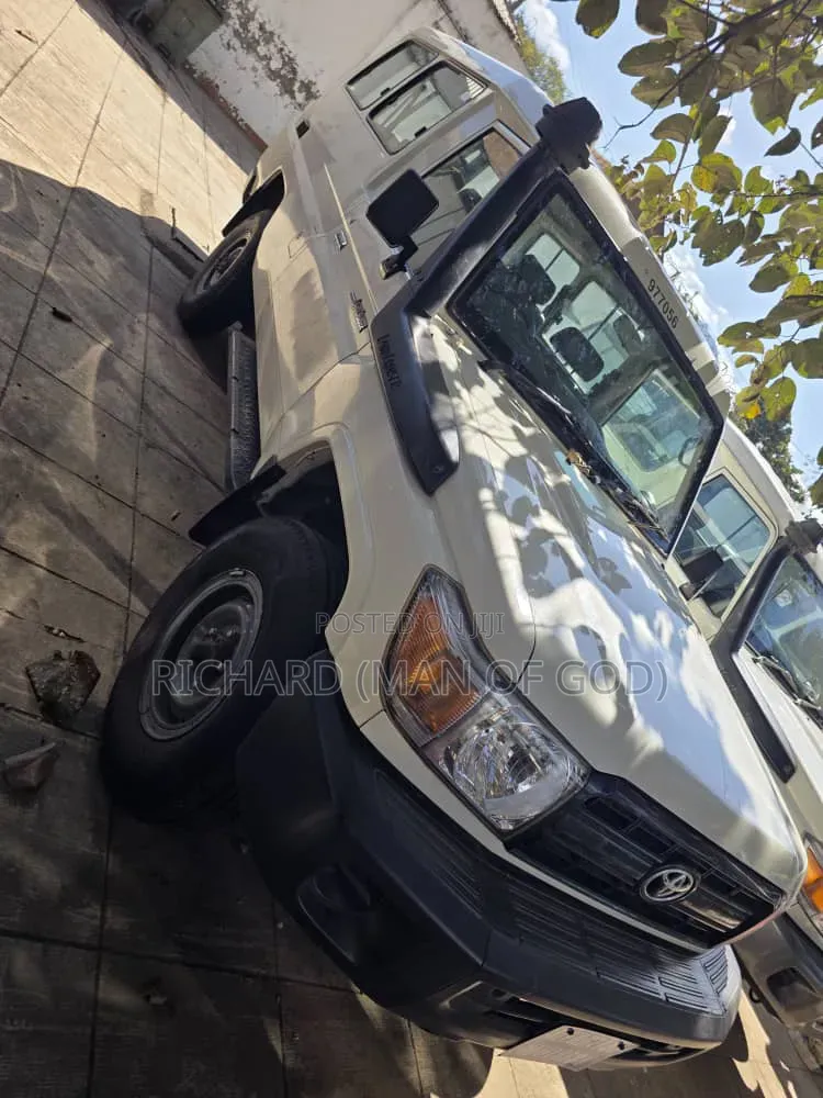 Toyota Land Cruiser 2015 White