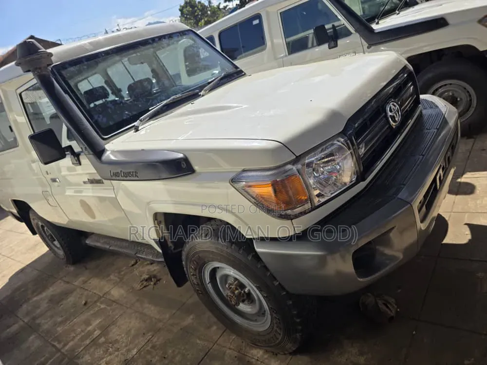Toyota Land Cruiser 2015 White