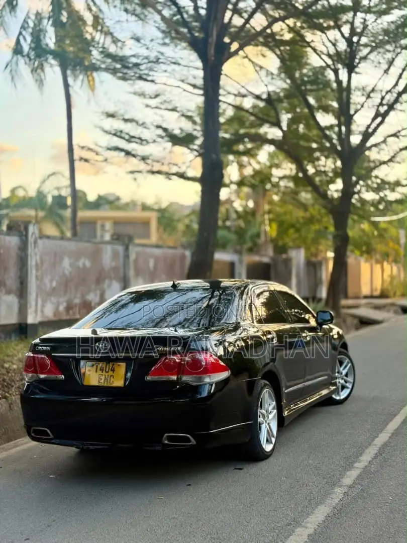 Toyota Crown 2011 Black