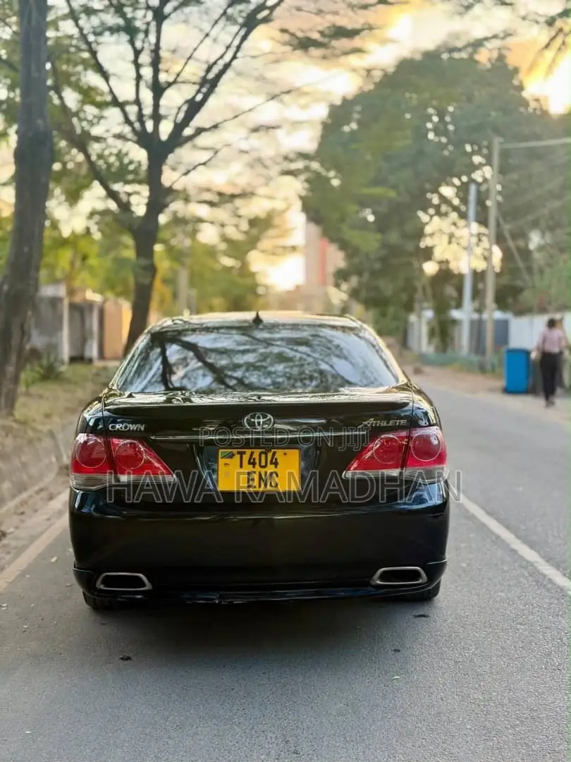 Toyota Crown 2011 Black