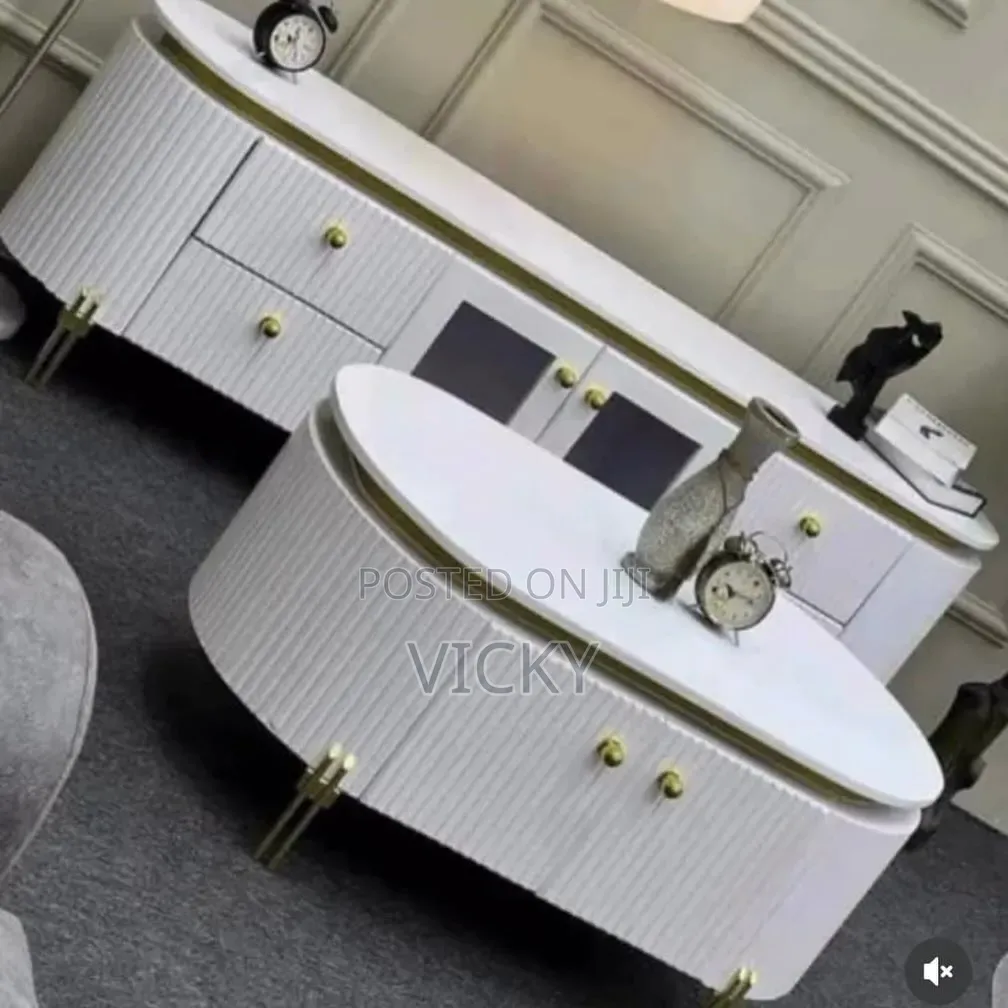 Coffee Table and Showcase Kwa Tu