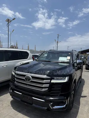 Toyota Land Cruiser LC300 2023 Black