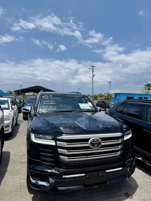 Toyota Land Cruiser LC300 2023 Black
