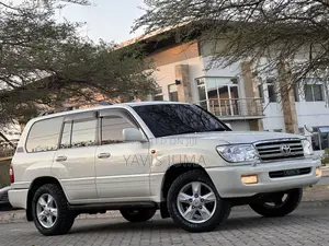 Toyota Land Cruiser 2000 White