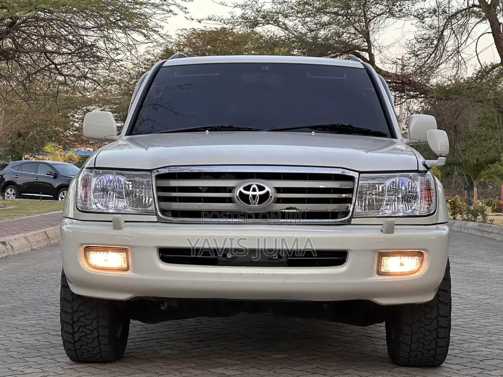 Toyota Land Cruiser 2000 White