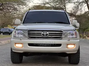Toyota Land Cruiser 2000 White