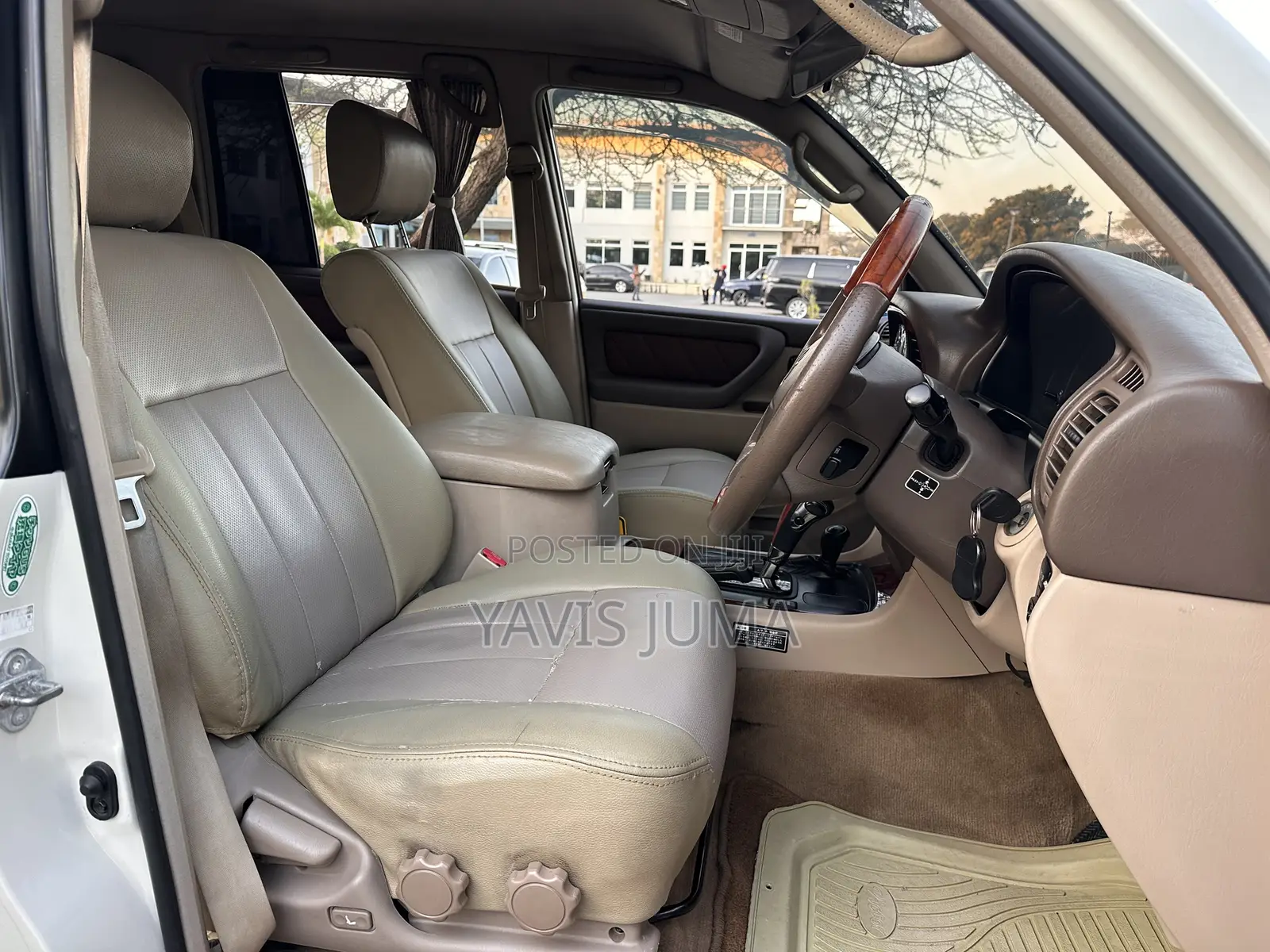 Toyota Land Cruiser 2000 White