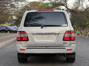 Toyota Land Cruiser 2000 White